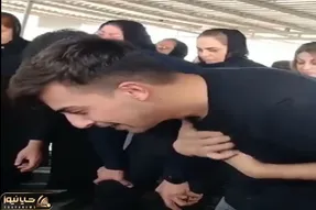 آواز داغدار؛ پسره سر مزار پدرش جوری گریه و بیقراری میکنه و میکوبه سینه عرش خدا میلرزه