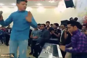 آواز شاد؛ تو عروسی پسر فرفره انقد خوب رقصید بقیه که وسط میرقصیدن از خودشون ناامید شدن