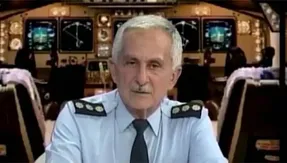 سرهنگ بهزاد معزی خلبان پرواز فرار شاه درگذشت