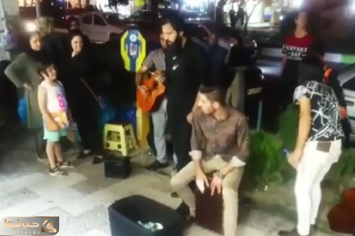 آواز خیابانی؛ مرد ریشو طوری کی اشکاتو پاک میکنه رو از اعماق خوند که گریه ملت دراومد