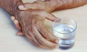 پارکینسون، از علائم و مراحل بیماری تا رژیم غذایی
