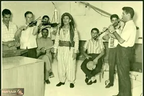 آواز جیگرسوز؛ خواننده تو عروسی با چشمای پر آهنگ حسن زیرک رو میخونه همه تو اغماء رفتن