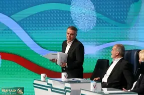 عذرخواهی محمد فاضلی به خاطر پرت کردن میکروفون