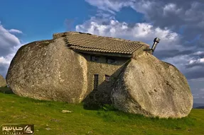 معماری خلاقانه؛ وسط صخره رو تراشید خونه اعیونی خنک ساخت از گرما نمیره تو دل کویر