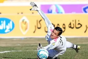 کُری دروازه بان پیکان برای استقلالی ها!