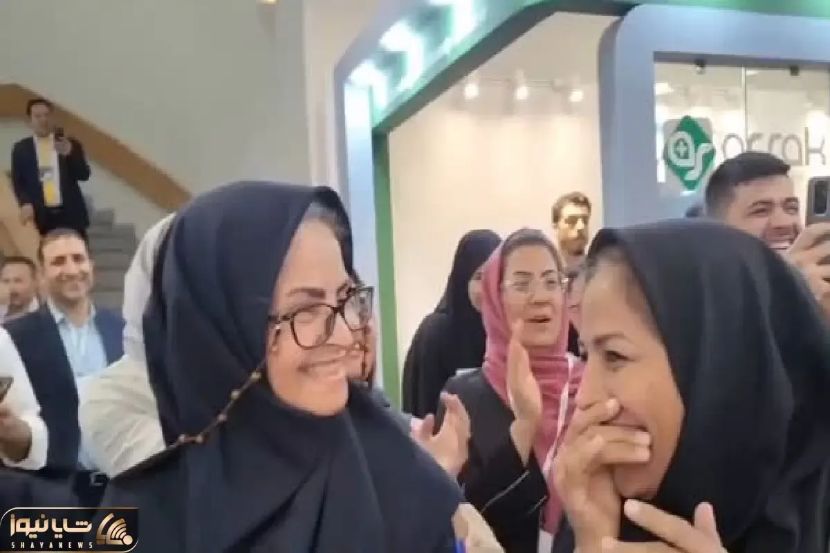 آواز شاد؛ تو کنگره پزشکی icu پزشک ارشد شروع میکنه به رقصیدن فقط کل کشیدن پزشکای خانم