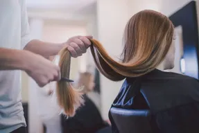 چرا باید موهیاتان را نوک گیری کنید؟ از رشد بهتر تا زیبایی بیشتر
