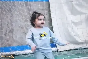 آواز شاد؛ دختربچه لیدر ورزشگاه شده با غفور غفور یه رقص داش مشتی و لوتی رفت لپ کشیدنی