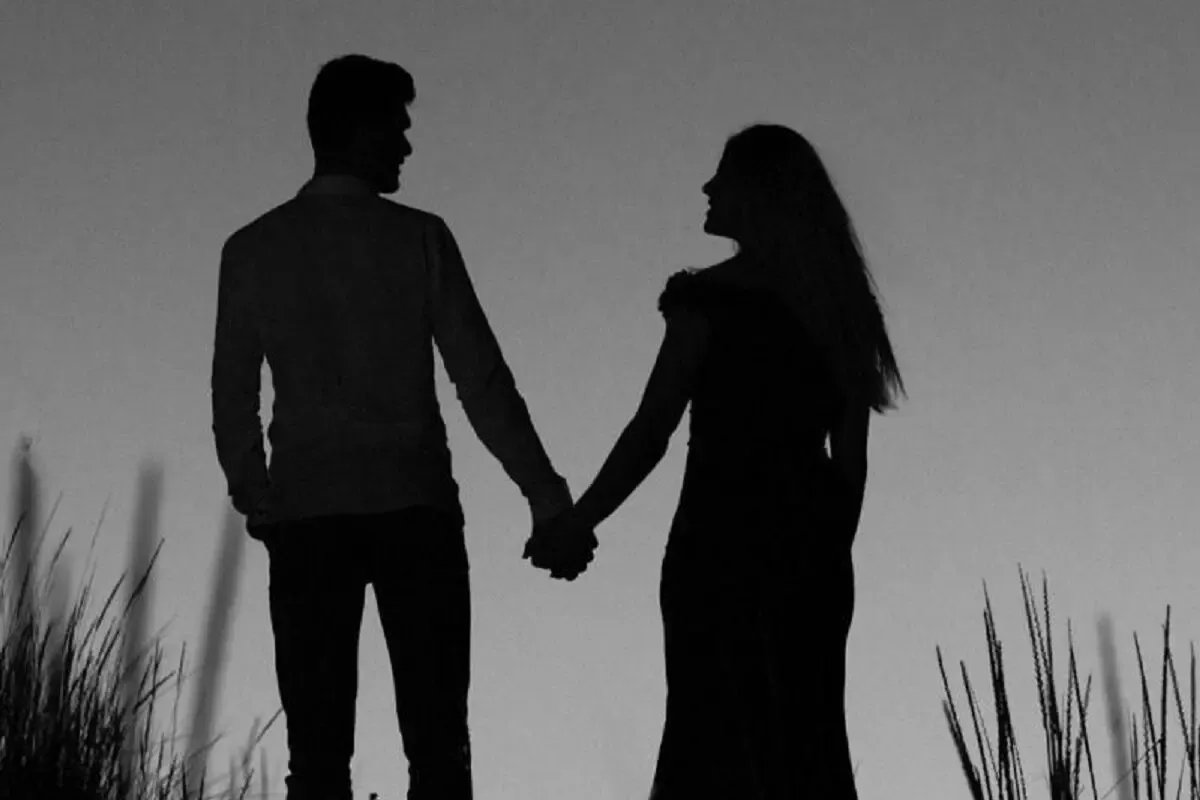دختره بعد از چند سال عشق اولشو با زن و بچش میبینه واکنش پسر رو ببین