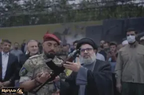ویدئو منشتر شده حزب الله از جانشین سید حسن نصرالله/ بوسه بر اسلحه مقاومت