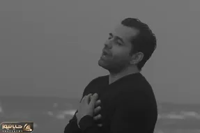 آواز دردمندانه؛ رضا بهرام تک و تنها رفته ساحل با خون میخونه و گریه میکنه