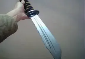 حمله وحشیانه زورگیران به کلاه‌فروشی با قمه در روز روشن