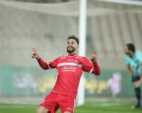 دو پیشنهاد جذاب خارجی بهترین مهاجم پرسپولیس را وسوسه می کند؟