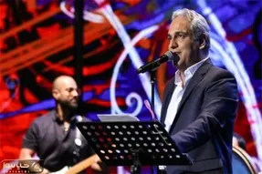 آواز بهشتی؛ مهران مدیری تو کنسرتش آهنگ خواننده اونور آبی رو خوند همه میخکوب صحنه شدن