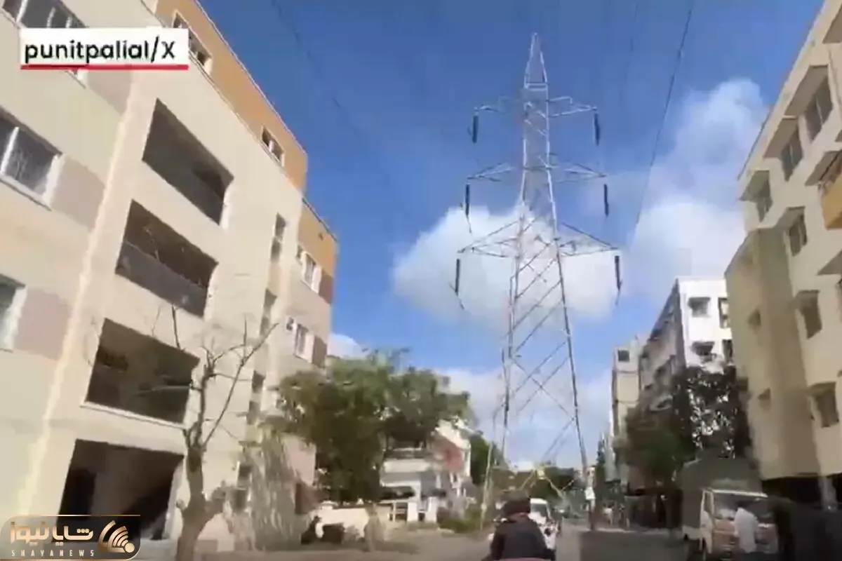 معماری خرابکارانه؛ هندیا دکل برق رو وسط خیابون ساختن راننده ها با ترس و لرز رد میشن