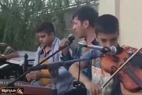 آواز سوزناک؛ آقاهه با بچه های کار چه آهنگ جیگر دراری میخونه ماشاالله به استعداد