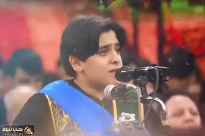 آواز حماسی؛ شعرخوانی وطنی پسر میون یه گردان جمعیت انقد قشنگه همه رو برد محشر کبری