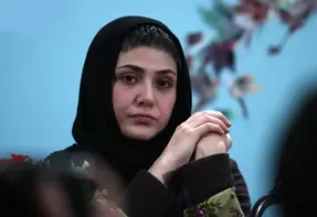 جر و بحث با باران کوثری درباره پوشش او در جشنواره فجر ، شما گناهکارید