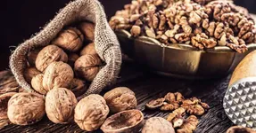 چرا باید گردو بخوریم؟ فواید سلامتی گردو چیست؟