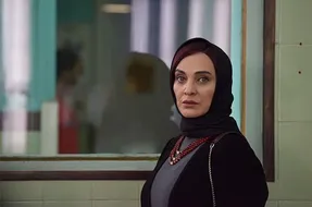 رونمایی از چهره ی واقعی ملکه در قسمت هشتم