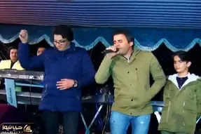 آواز محلی؛ چه ریتمیک آهنگ خانه رو جارو کنید داماد ما میاید رو خوند فقط رقصشون و شاباش