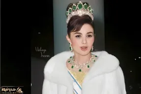 سفر به ایام قدیم سال 1348؛ فرح پهلوی سواری کره الاغ کدخدا تو جشن هنر شیراز