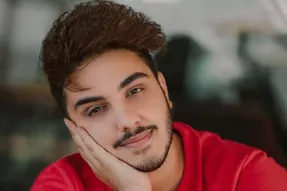 دانلود آهنگ آرون افشار به نام خنده هاتو قربون با کیفیت 320