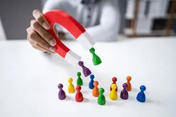 تاثیر اینفلوئنسر مارکتینگ در جذب مشتری جدید