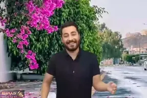 آواز شاد؛ نوید محمدزاده با آهنگ بندری زیر درخت گل صورتی چه رقصی میکنه فقط نیش خندش