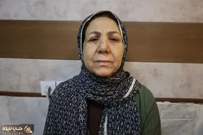 این خانم نه چندان جوان از طلا فروشی های کرج دزدی می کرد