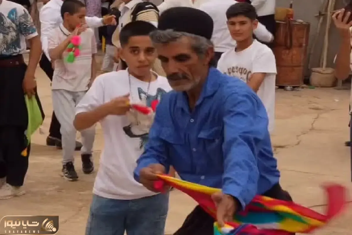 آواز محلی؛ پیرمرد تر دماغ رنگین کمون گرفته دستش عین بادبادک تو ازدحام میرقصه فرفرست