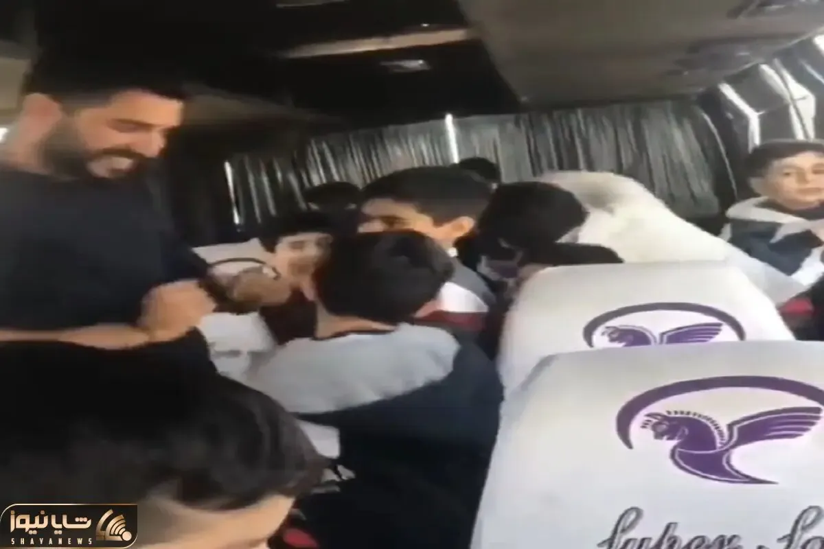 آواز شاد؛ بچه ها رو بردن اردو باریکلا آقا معلمشون از اونا فعال تره تو مینی بوس رقصیدا