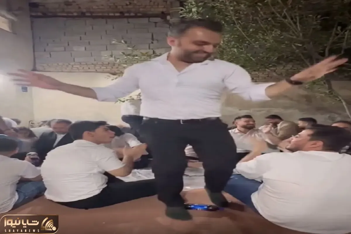 آواز شاد؛ وسط شام عروسی فیلمبردار اومد فیلم بگیره پسر پا شد رقصید بقیه راحت غذا بخورن
