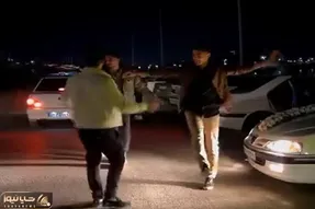 آواز شاد؛ رفقای دوماد شب عروسیش جلو ماشینش با رقصشون سنگ تموم گذاشتن دوست به این میگن