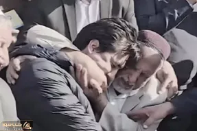 آواز جگرسوز؛ پدر صابر کاظمی با دل جون فرهاد قائمی رو بوس و بغل میکنه همه زجه زدن