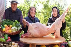 آشپزی در طبیعت؛ شکم گوسفند درسته رو پر از مخلفات کردن گذاشتن توی فر برشته بشه