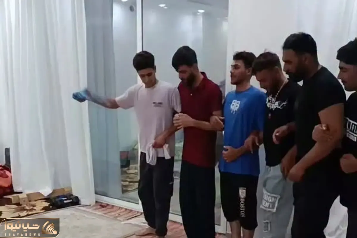 آواز محلی؛ لرا داشتن گروهی میرقصیدن سر اینکه کی اول صف باشه همو گرفتن زیر باد کتک