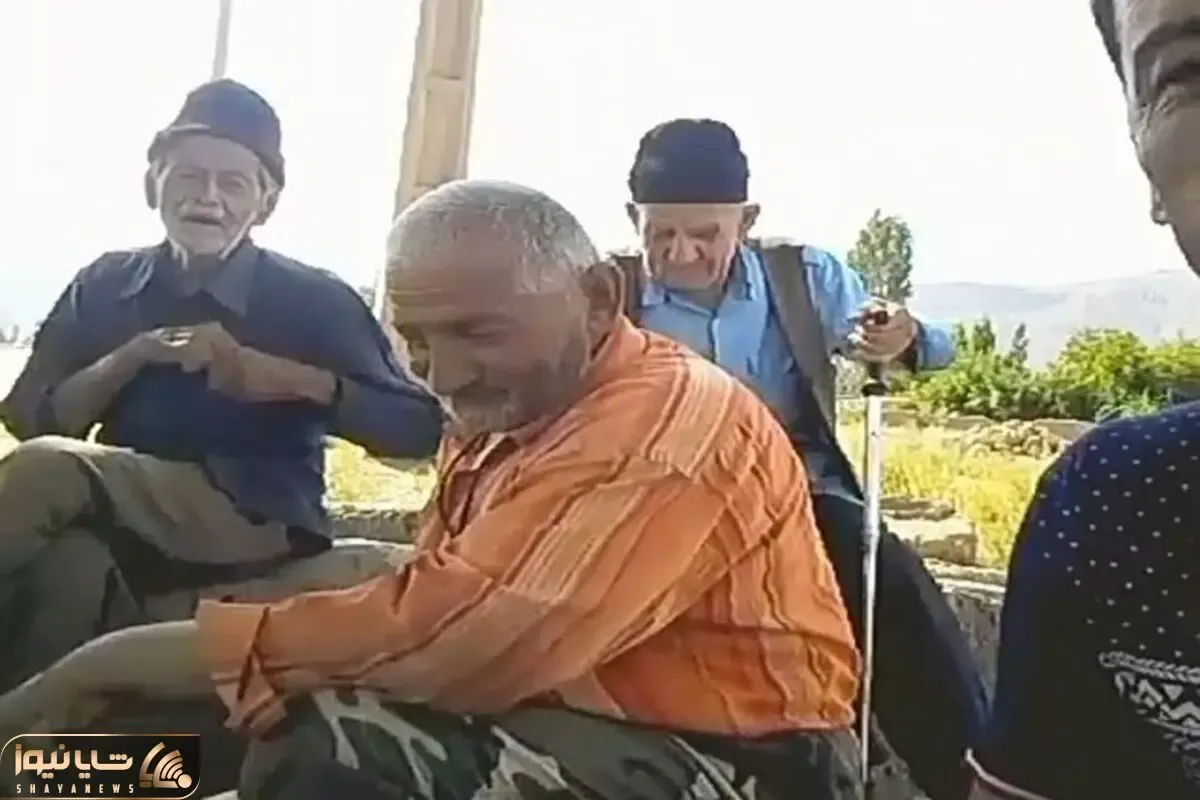 آواز شادیسم؛ پیرمرده داشت با صدای نوستالژیش آهنگ میخوند یهو الاغه باهاش همخونی میکنه