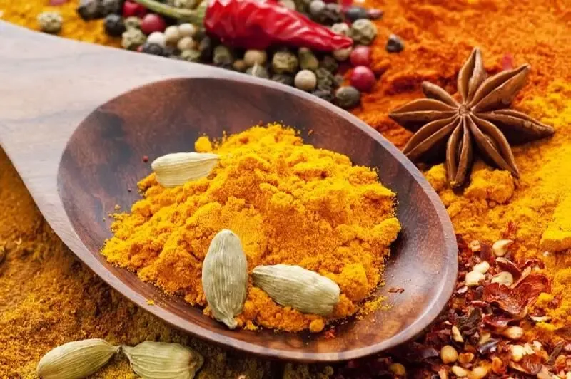 چطور ادویه کاری خانگی درست کنیم؟ + نسبت دقیق مواد اولیه