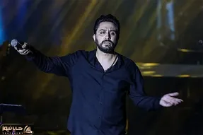 آواز اصیل؛ روزبه بمانی چه دلبرانه و معطوفانه آهنگ جونمو بگیر رو میخونه!