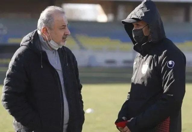هواداران پرسپولیس شاکی شدند؛ مدیرعامل به سراغ یک استقلالی رفت!