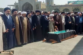 عکسی از مادر سید حسن خمینی در مراسم تشییع پیکر عروس ارشد امام
