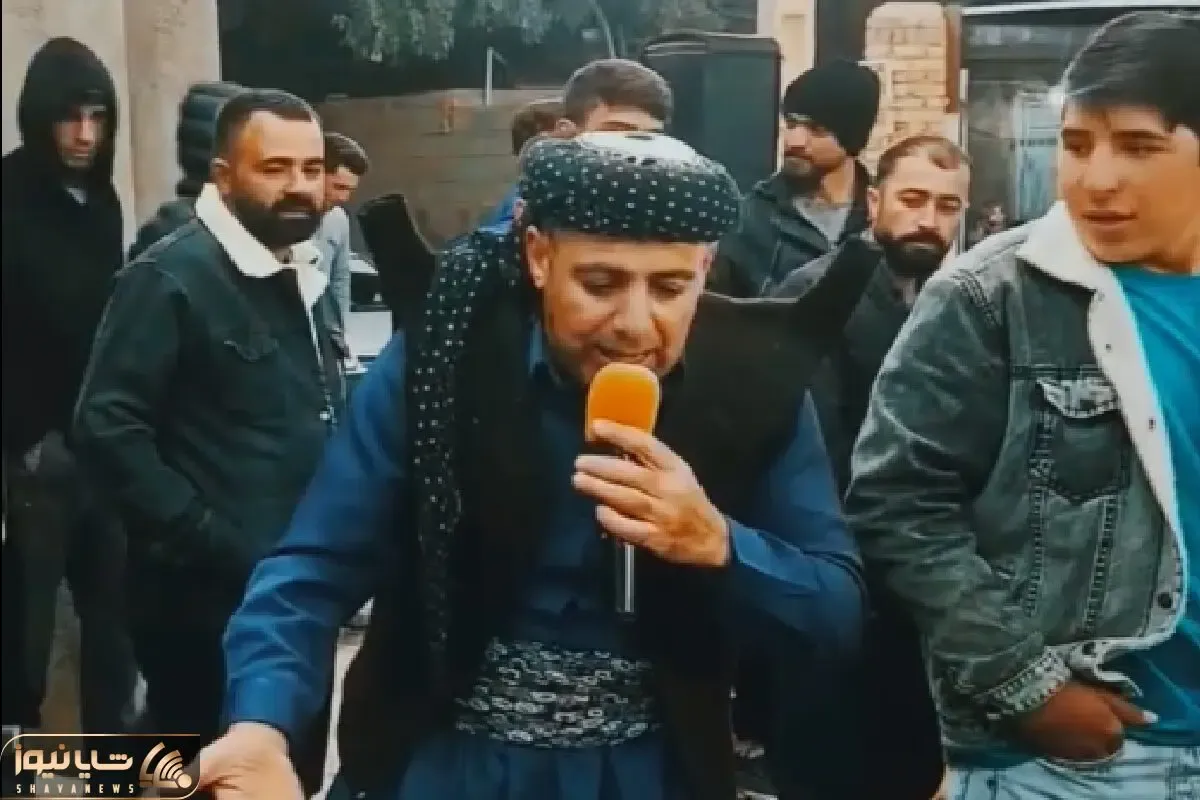 آواز شاد؛ خواننده به ولتاژ 100000واتی وصل چه با لرزش آهنگ سیارمو میگردم رو میخونه