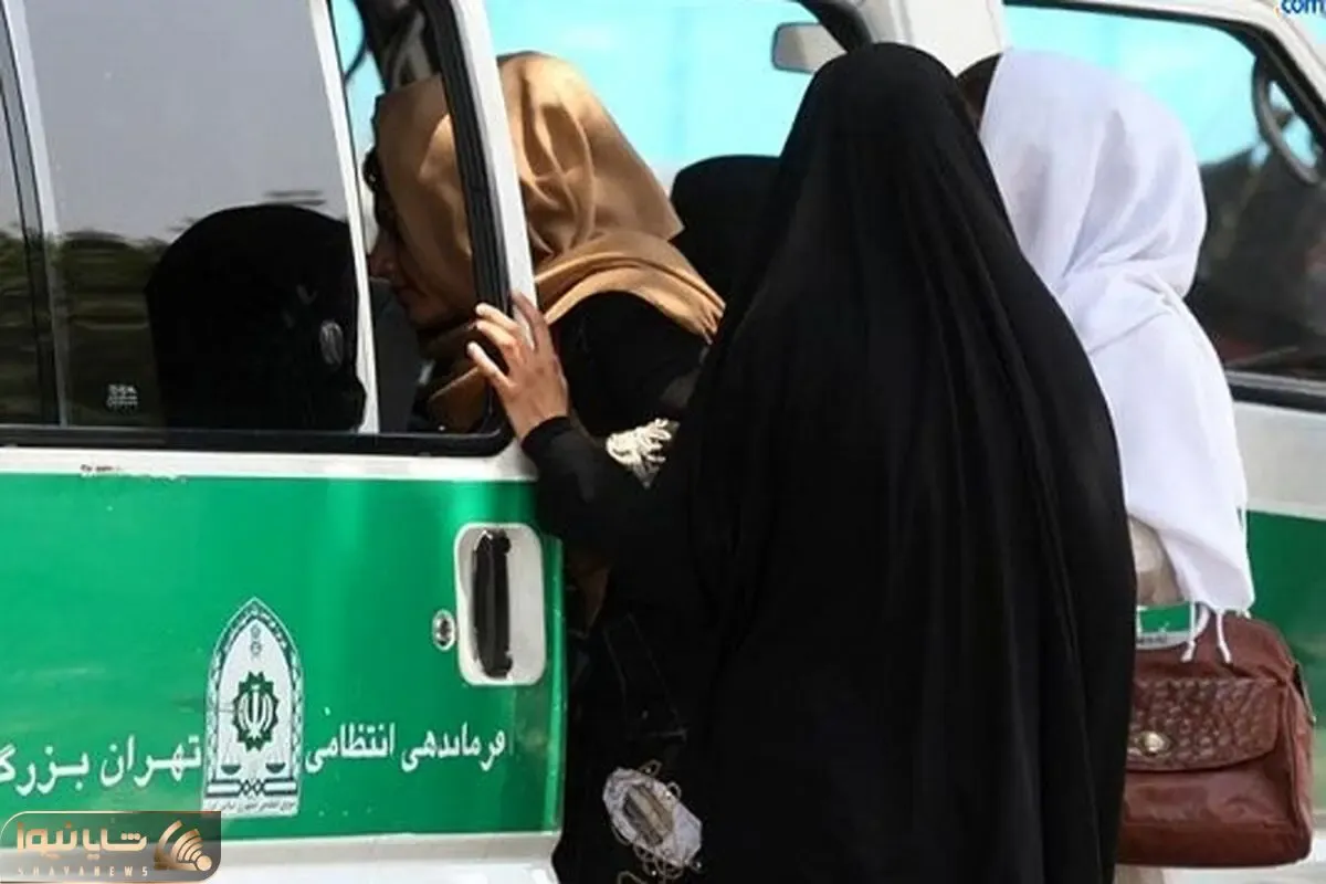 (ویدیو) ماجرای پرت شدن یک زن از ماشین گشت ارشاد در رشت