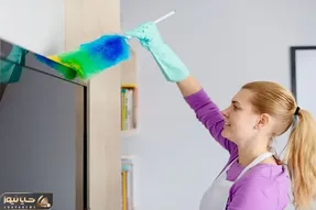 ترفندای خونگی واسه پاک کردن تلویزیون؛ با چند تا حرکت صفحه نمایش تی وی رو جنگی برق بنداز!