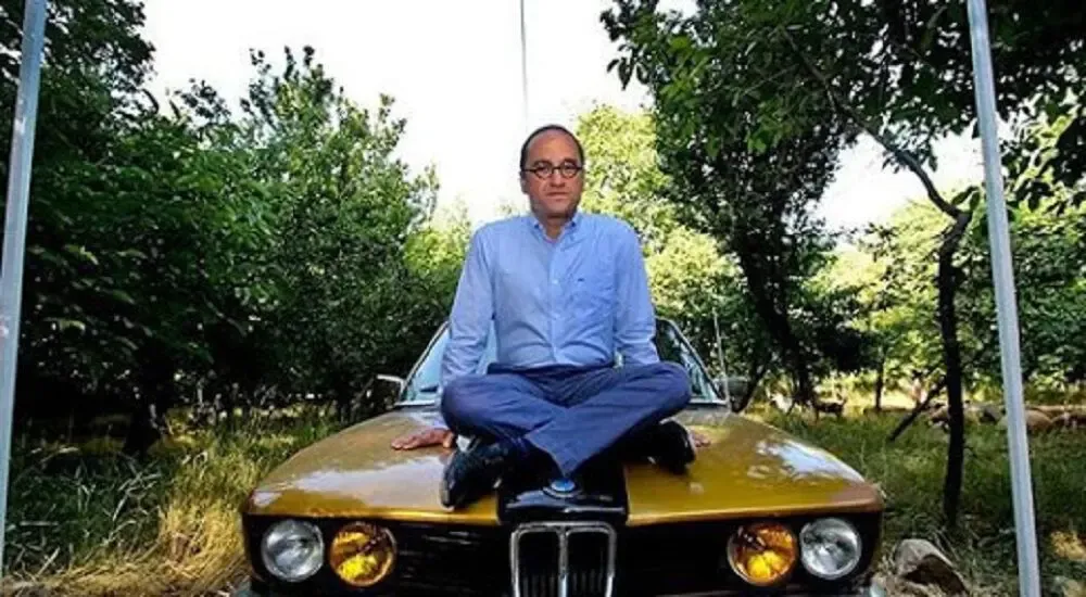 ماشین لوکس و گران قیمت رامبد جوان سوژه شد