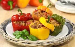 طرز تهیه دلمه فلفل دلمه ای؛ خوشمزه ترین فلفلی که تابحال خورده اید