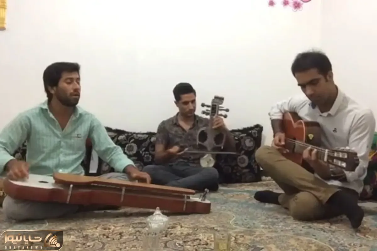 آواز محلی؛ اکیپ هاج و واج موندن و رفتن تو حس و دلپذیر میخونن فقط اونی که گیتار میزنه
