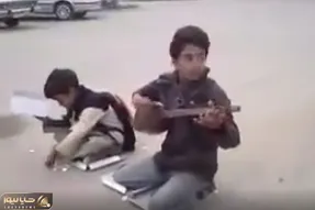 آواز جگرسوز؛ کودک کار وسط خیابون راجب مرگش آهنگ سنگ تراش آغاسی رو میخونه