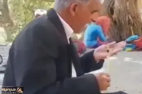 آواز شاد؛ پیرمرد سبیل چخماقی با یه تیکه چوب آهنگ لری زد چشای همه گرد شد چخبره اونجا